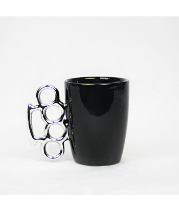 Taza con puño americano